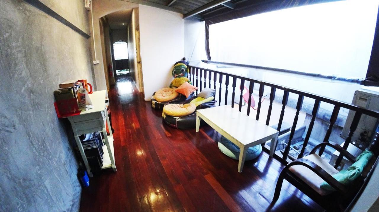 Ai Asrama Phuket